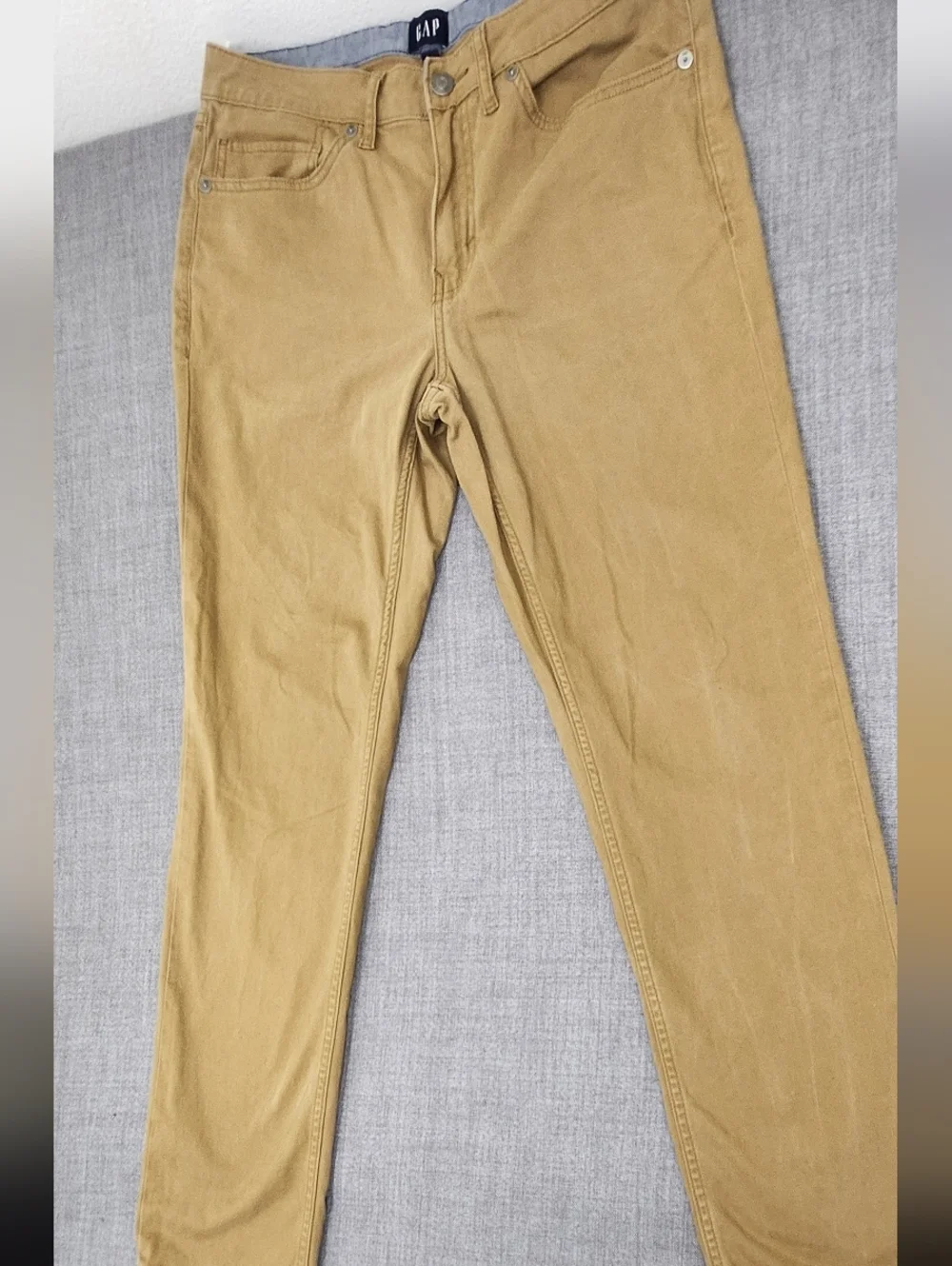 GAP Slim Khaki Chino Style Pants.  32 × 32